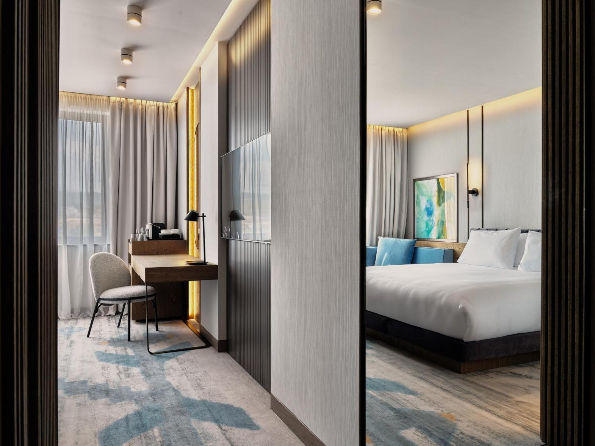 Crowne Plaza By Ihg Hotel